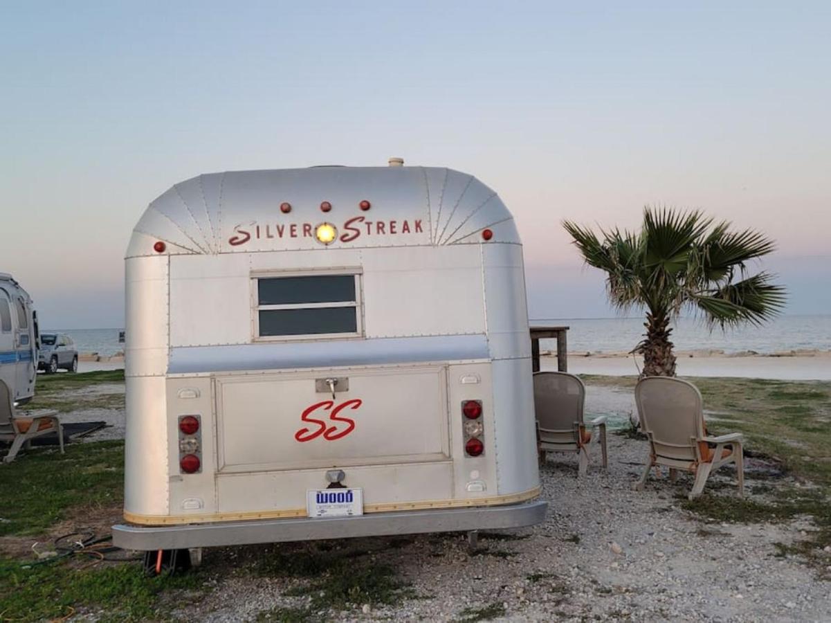 Maggie At The Beach - 1973 Vintage Rv ポートラバカ エクステリア 写真